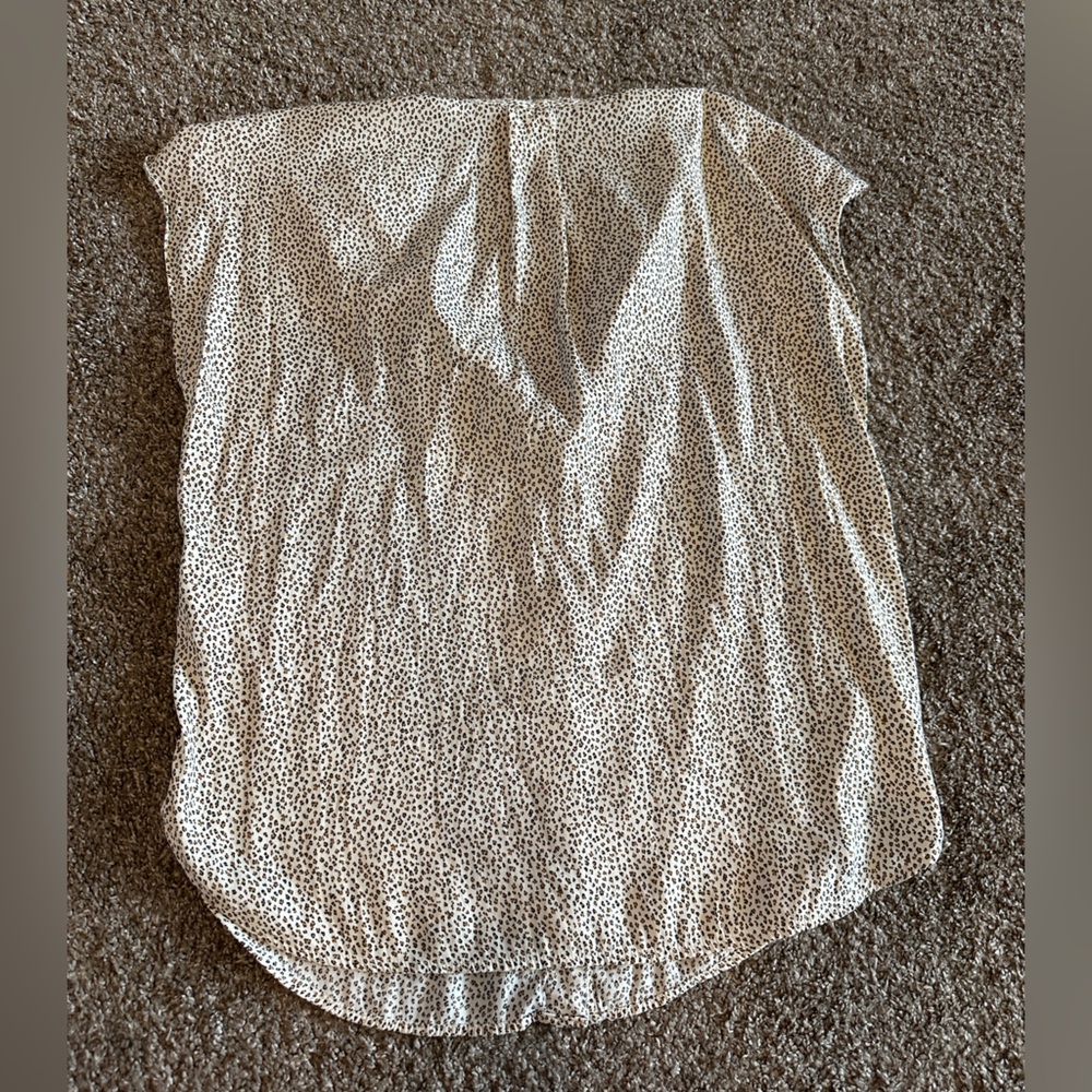 Banana Republic sleeveless blouse medium animal print cheetah button front - Picture 14 of 15